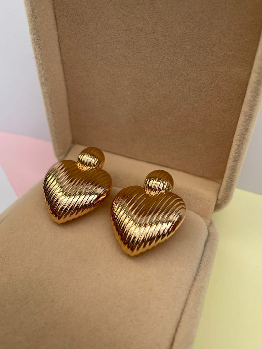 Aretes "Corazón Audaz" con Volumen | Baño de Oro 18k