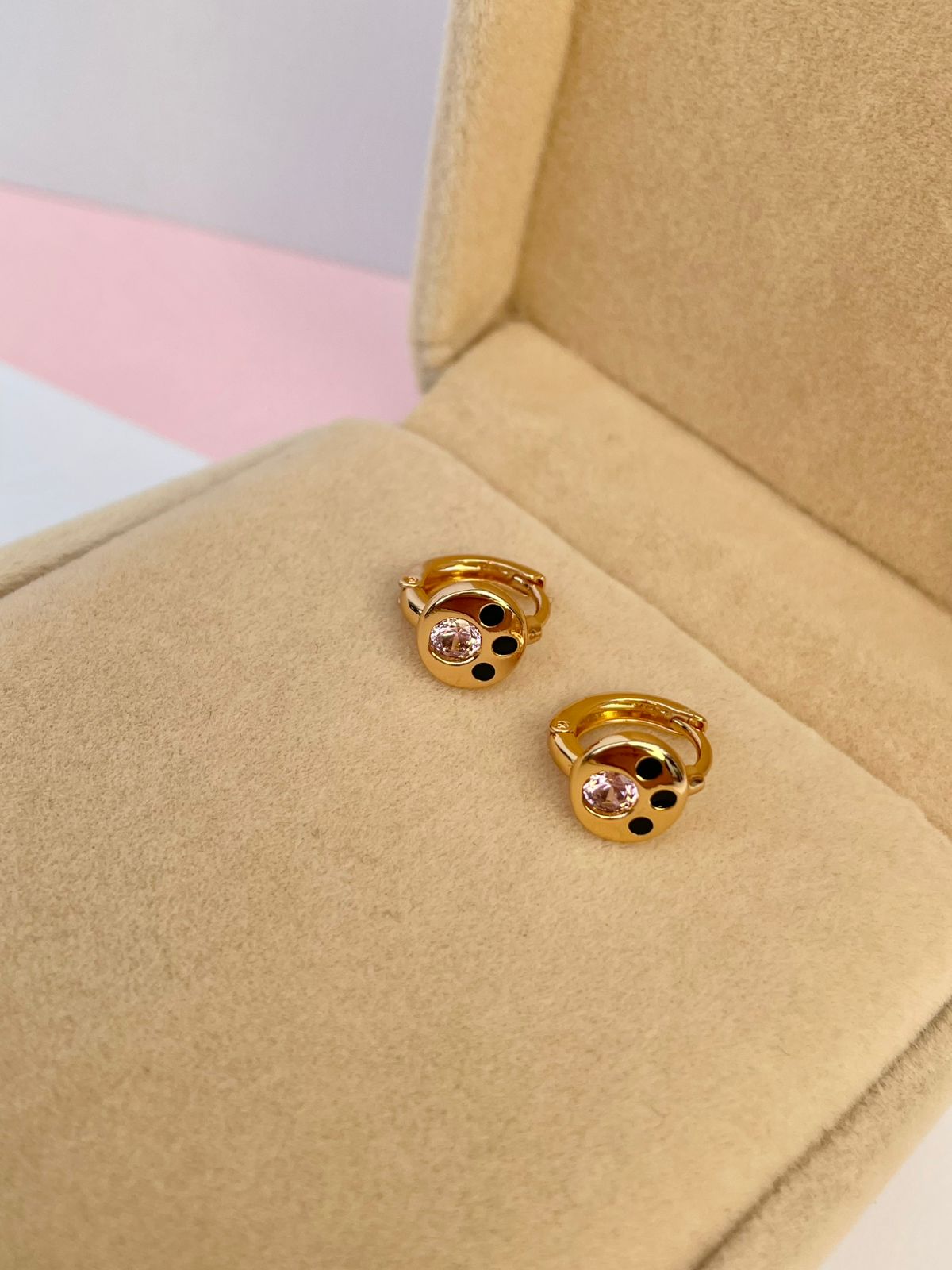 Aretes de huella de perrito