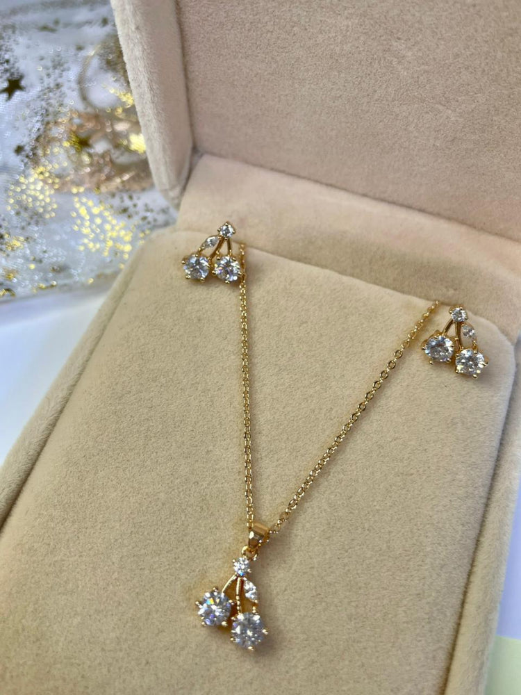 💛 Acero inoxidable + baño de oro 18k 💎 Circonias de alta calidad 🎁 Incluye cajita de regalo Doroluxe 🧼 Resistente al agua y al sudor 📏 Largo del collar: 45 cm aprox.